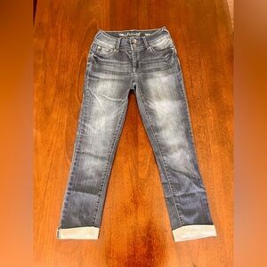 Wallflower Women's Faded Blue Cropped Jeans Size 3